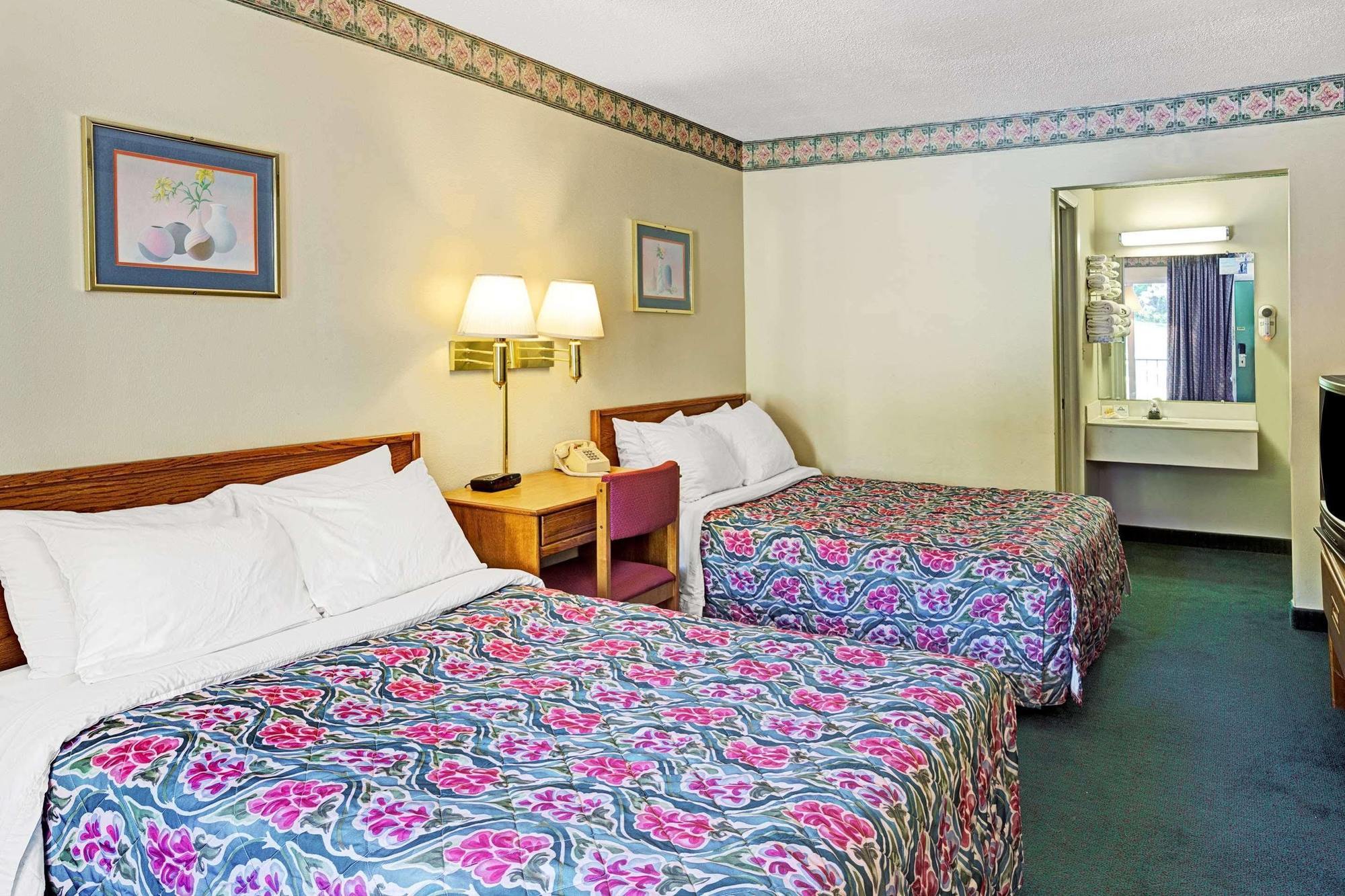 Days Inn By Wyndham Jellico - Tennessee State Line Εξωτερικό φωτογραφία